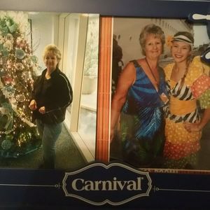 Meet your Posher, Christie deville